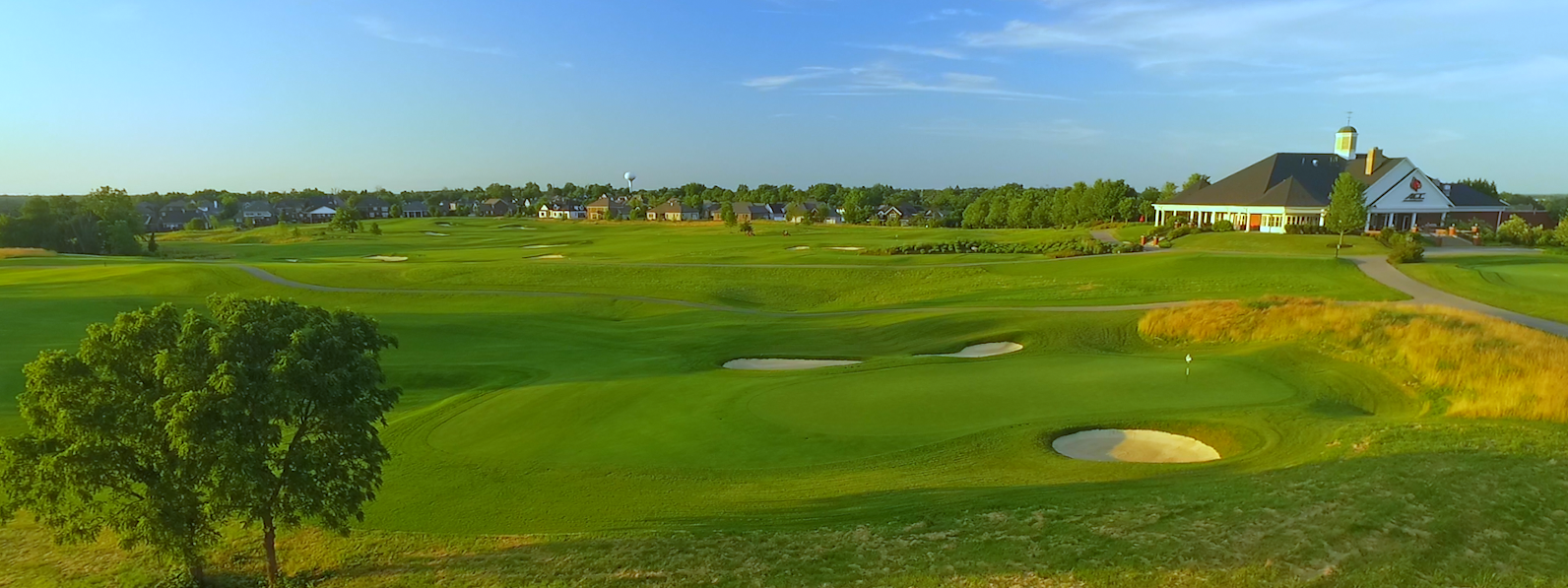 _____Hole_2_Green_and_Clubhouse